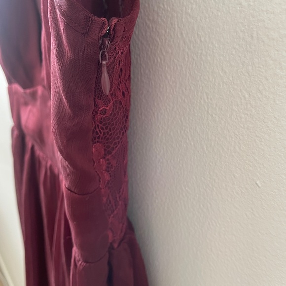 Forever 21 lace midi dress. NWT Burgundy color size S. Excellent condition - Picture 3 of 6